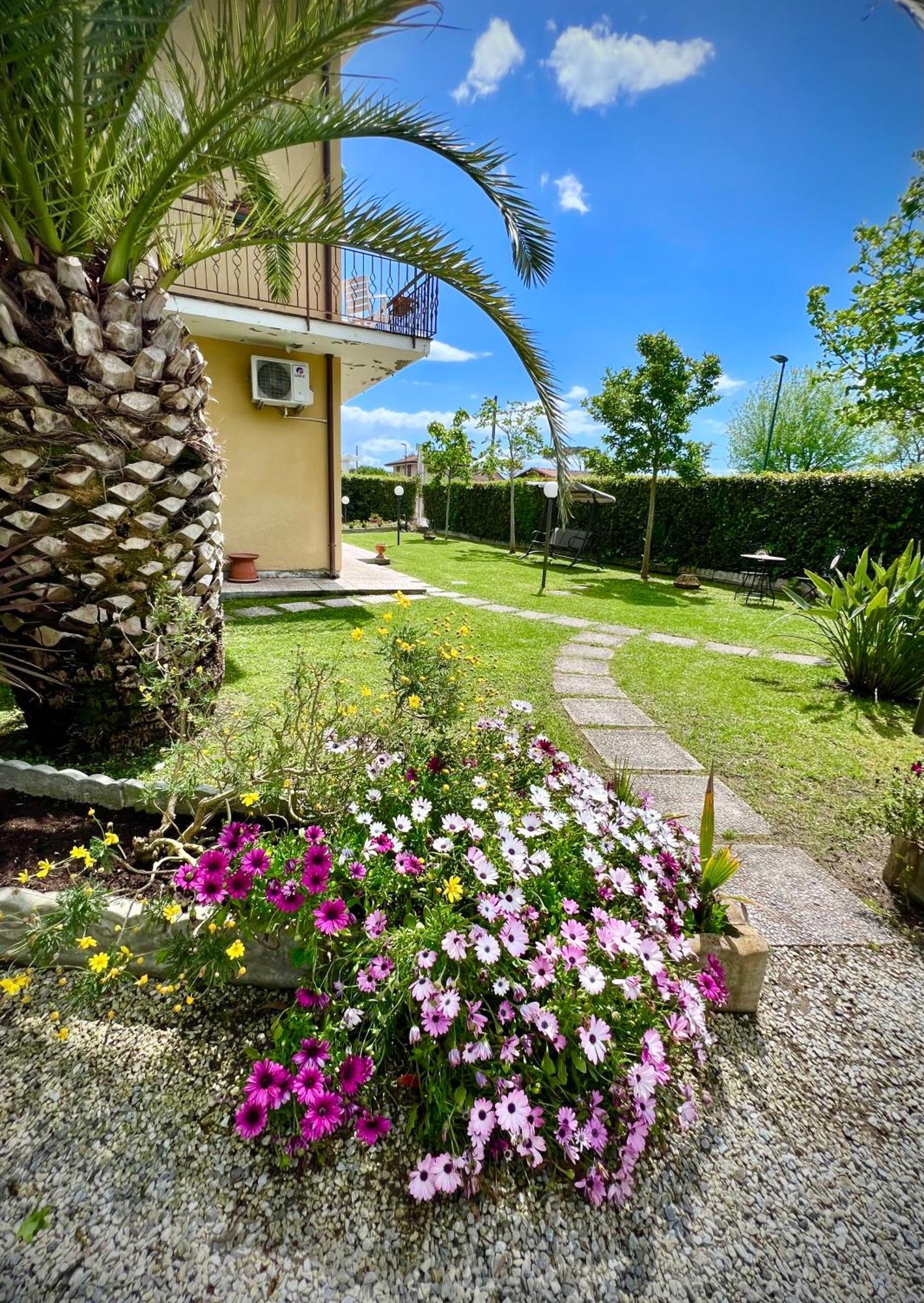 Bed&Breakfast Villa Lorena Forte dei Marmi Buitenkant foto
